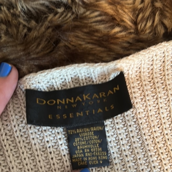 DONNA Karan Essentials champagne sweater that hugs your body ever so slightly L - Picture 3 of 11